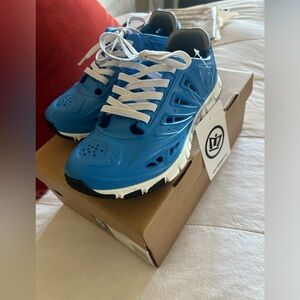 Size 5 men’s / Size 6.5 women’s CROSSKIX APX  SHOES NEW IN BOX